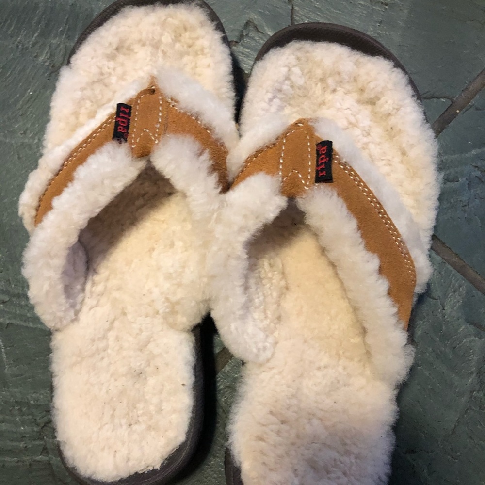 Ripa fleece lined flip flops